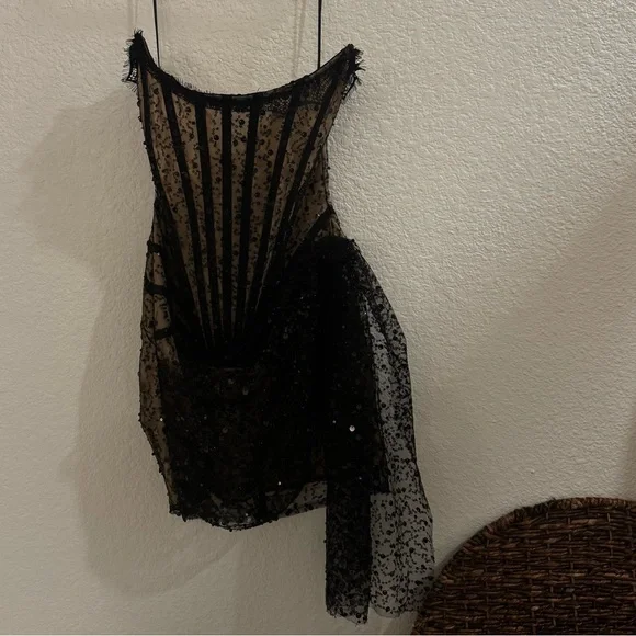 Heiress Beverly Hills Dress - Picture 4 of 10